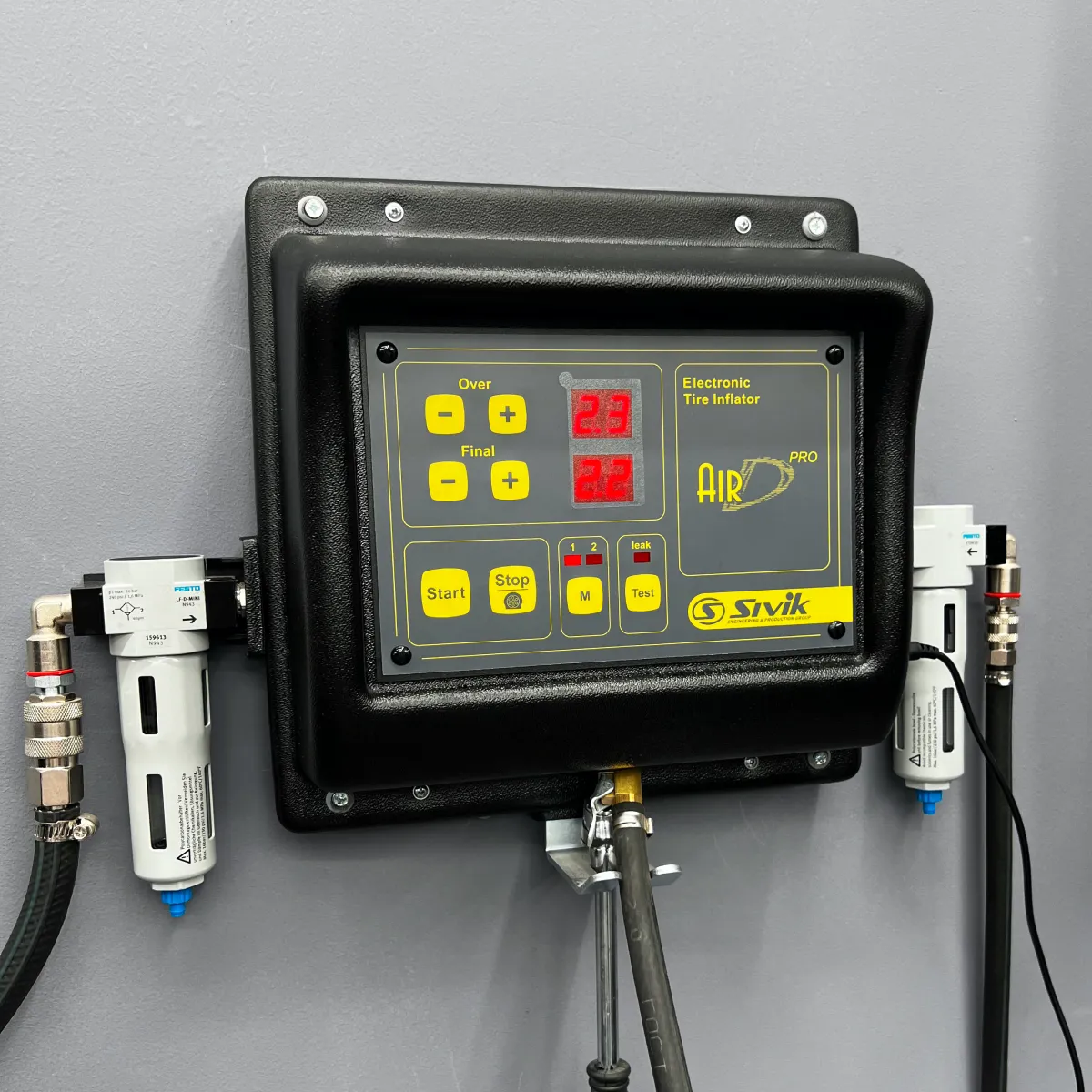 ЦИФРОВАЯ ИНДИКАЦИЯ УСТАНОВЛЕННОГО ДАВЛЕНИЯ ДЛЯ УСАДКИ ШИНЫ И КОНТРОЛЯ УТЕЧКИ